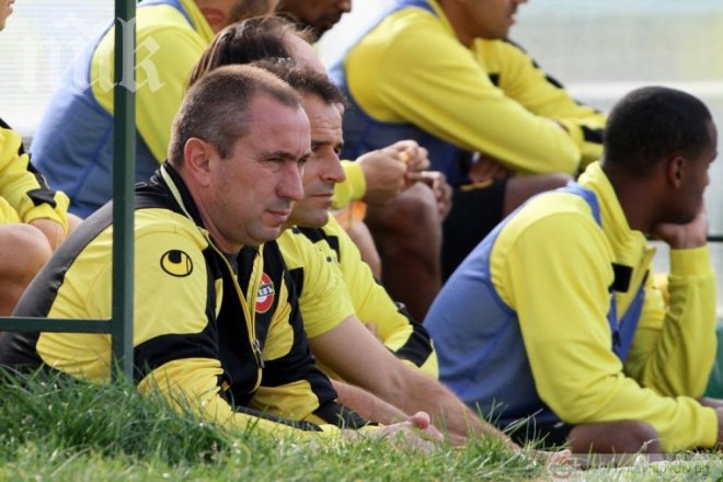 Ботев (Пд) преквалифицира действащ защитник в преводач с 6000 евро заплата