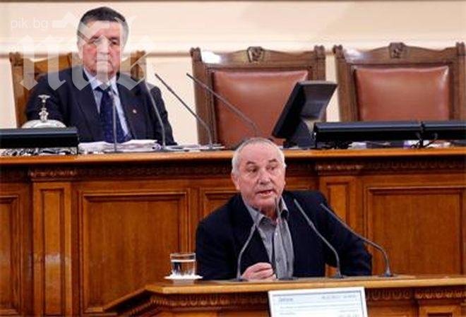 Хитро! Закон пази депутата от безработица