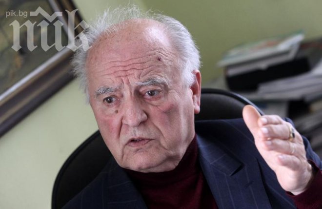 Бившият премиер Димитър Попов си загуби портфела с 1000 лева, студентки му го върнаха