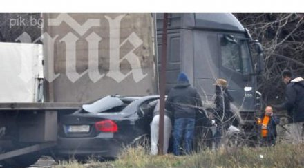 зверска катастрофа кола камион блокира пътя златни пясъци обновена