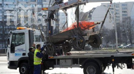 паяк вдигна циганска каруца центъра софия снимки