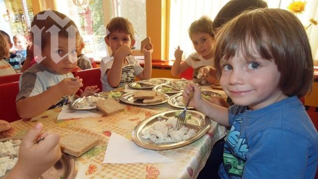 По-малко сол и мазнини в менюто в детските градини
