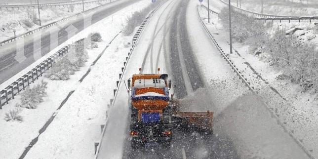 Снегът дойде, във Варна вече вали