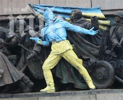 Русия възмутена от поставянето на снимката с боядисания паметник на съветската армия във Фейсбук