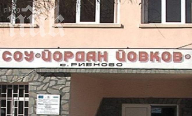 Уволнен директор иска имунитета на депутат