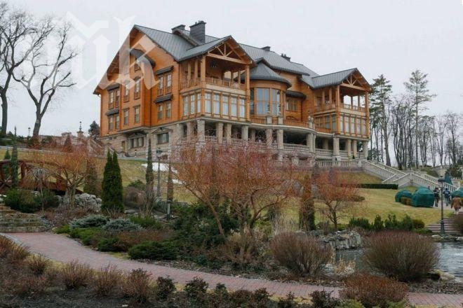 Украинците превзеха имението на Янукович (снимки и видео)