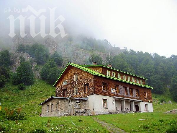 Трагедия! Скала рухна върху хижа и уби две деца, петима са ранени