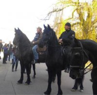 Четирима конници отдадоха почит на Джоко Росич в последния му път (снимки и видео)