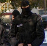 Полиция нахлу в Общинска банка и Столична община! Проверяват кашони с документи! (обновена)