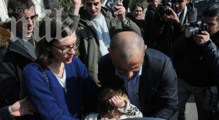 сензация краден мерцедес извозил мила йовович хотела софия