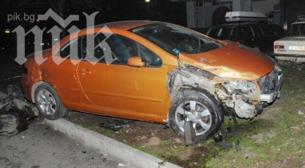 такси пежо удариха челно столично кръстовище снимки