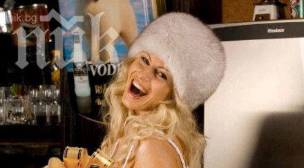 чалгата окупира март камелия лъсна гола мартеница снимка