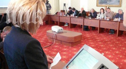 мая манолова гласува вандалоустойчива машина преференциално избра станишев