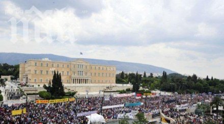 стотици държавни служители проведоха протест атина