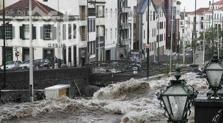 водния потоп снежни бури връхлитат великобритания