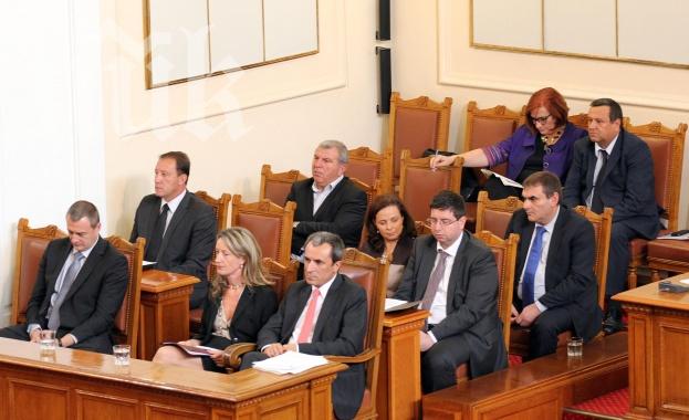10 министри ще отговарят на депутатски питания