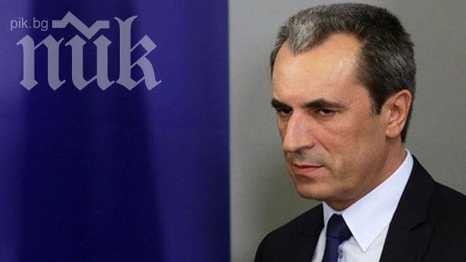 Орешарски лети за Рим като редови гражданин, БСП поема разходите