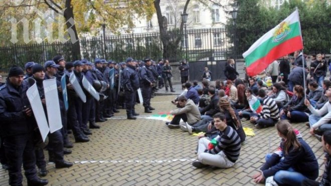 Топим се със 172 души на ден