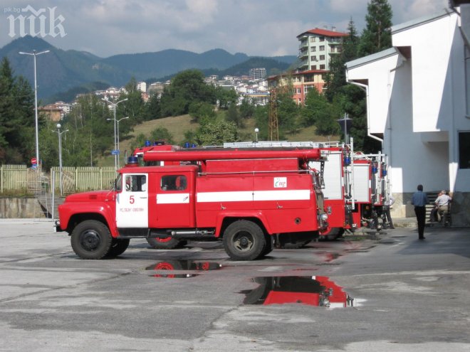Гасиха голям пожар с вода от рибарник