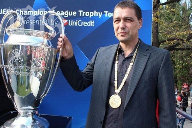 Левски честити 50-годишния юбилей на Петър Хубчев