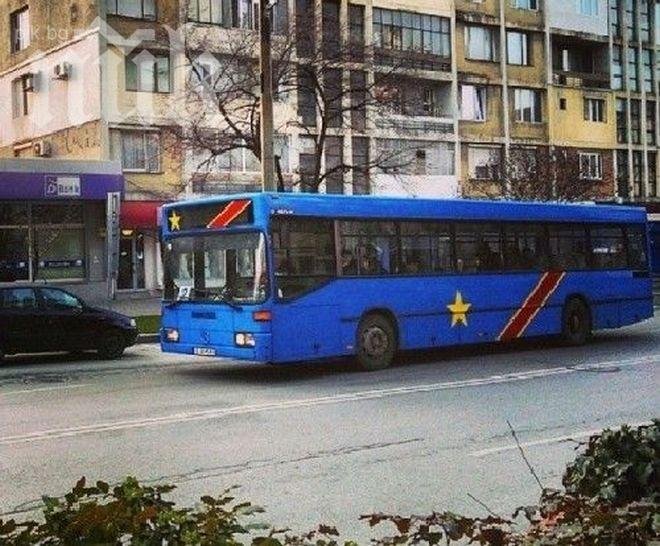 Севернокорейски автобус шета из улиците на Благоевград (снимка)