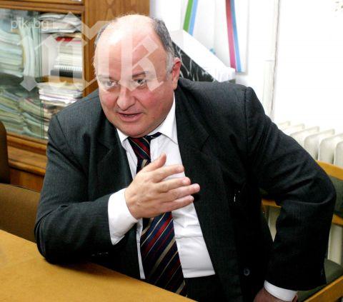 Павел Кърлев, шеф на Федерацията на потребителите: Няма нито една вярна фактура на Топлофикация. Пилетата по 2, 99 лв. са менте