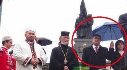 дъждът обедини бсп герб един чадър снимка