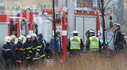 адска катастрофа софия автомобил заби бетонна стена пожарна линейки полицаи