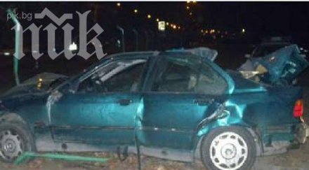 бмв ковчег забило стълба заради огромна локва