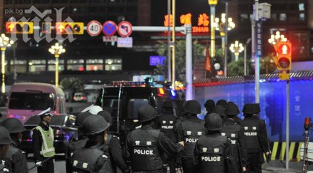 въоръжени ножове убиха раниха 100 гара китай