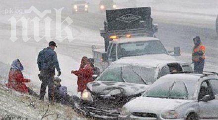 безобразие магистрала тракия вали обилен сняг огромна дупка троши масово коли пука гуми