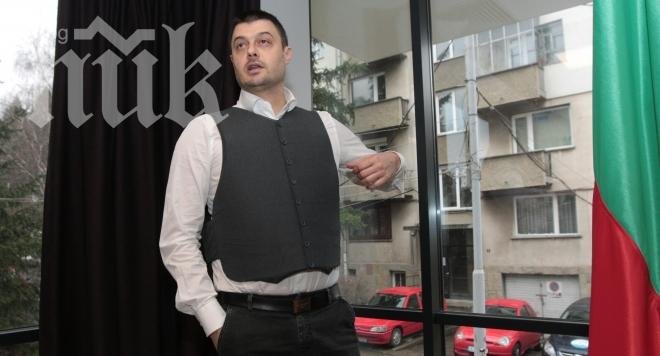 Николай Бареков облече бронежилетка след опита за атентат и атакува Борисов! Росен Петров вече е с охрана! (обновена)