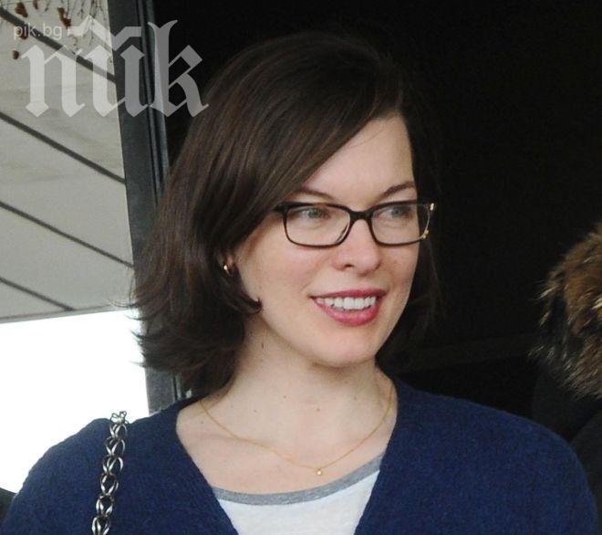 Мила Йовович цялата в синини (снимка)