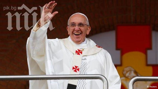 Папа Франциск погрешка каза мамка му в неделната меса (видео)