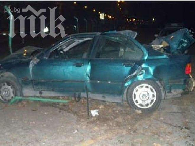 БМВ-то ковчег се забило в стълба заради огромна локва