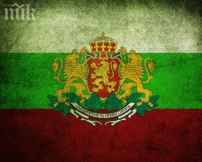 Офицер припадна във Варна, министър Клисарова му оказа първа помощ