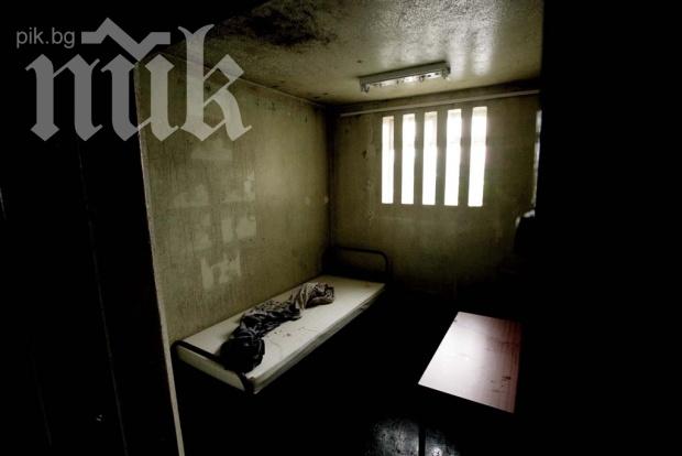 Агентка под прикритие влиза в затвора