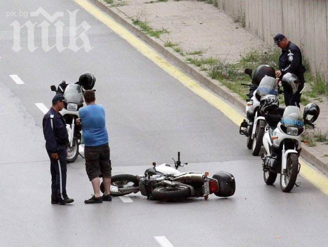Пиян моторист се заби в камион