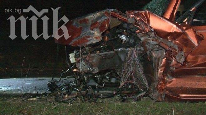 Снимки от жестоката катастрофа на пътя Варна-Бургас, в която загина жена
