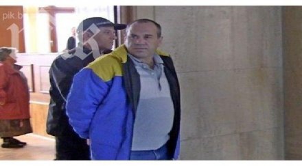 майка жесток убиец разкъса баща парчета излежа