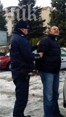 скандален произвол варна полицай вади пистолет майка месечно бебе