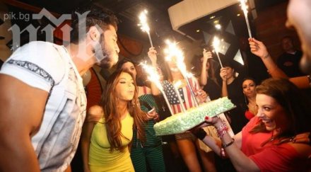 фики стораро отпразнува грандиозно рождения ден снимка