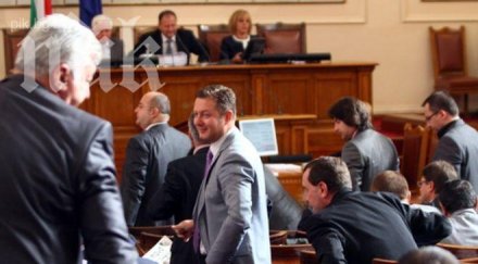 парламентът приема първо четене скандалния закон сметната палата