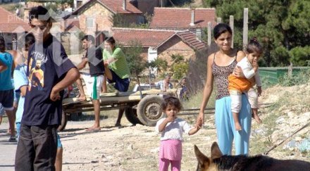 разрушиха ромския бивак студентски град