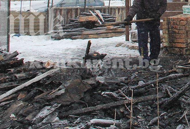Късо съединение запали стопанска постройка