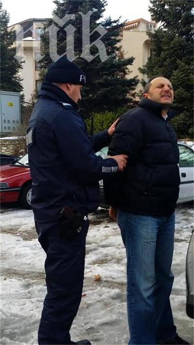 Скандален произвол във Варна! Полицай вади пистолет срещу майка и 6-месечно бебе!