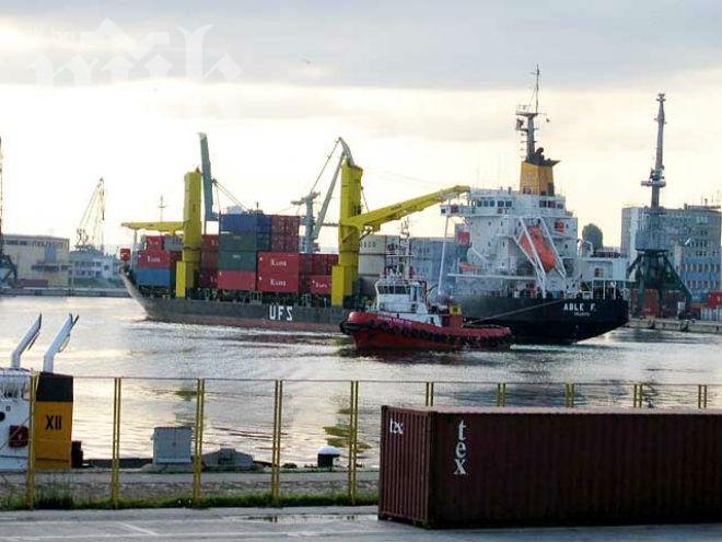 Силен вятър блокира корабите на пристанище Варна