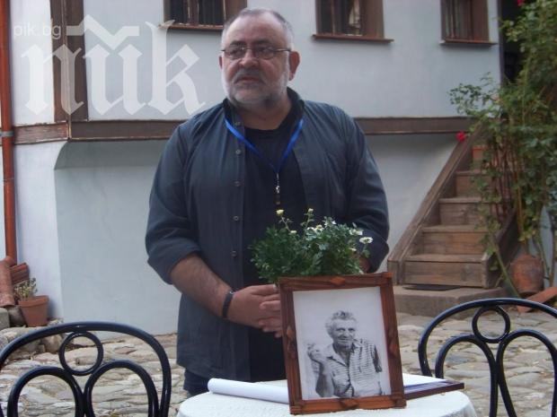 Отиде си известният казанлъшки журналист и писател Веселин Стоянов