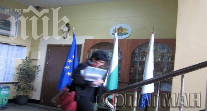 Директорът на Търговската гимназия след трагедията с Георги: Децата не спират да плачат