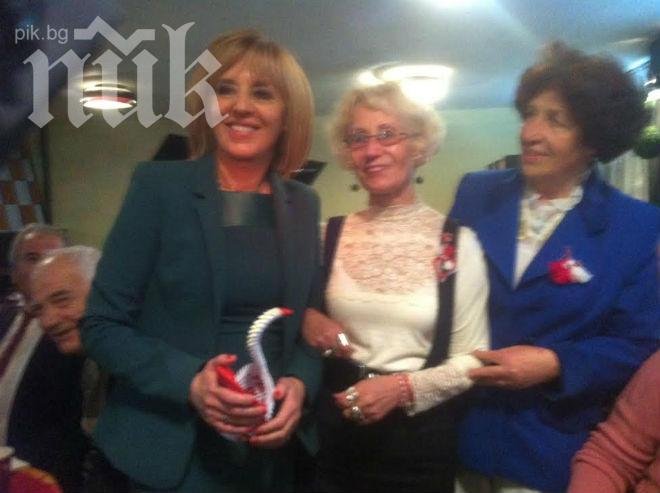 Мая Манолова друсна хоро в пернишка кръчма (уникално видео)